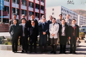 1999年，省市领导视察新葡萄新京青年进修学院